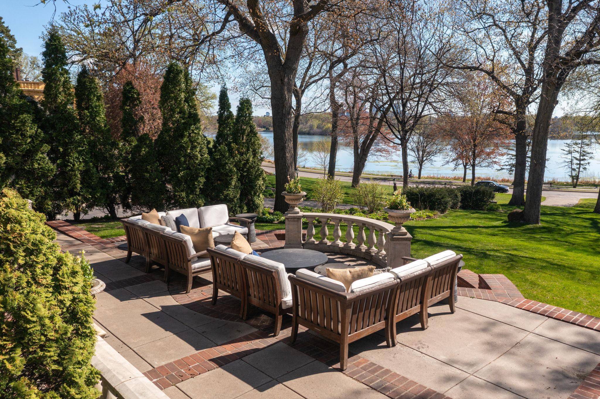 Minneapolis, MN 55416,2774 W Lake Of The Isles Pkwy