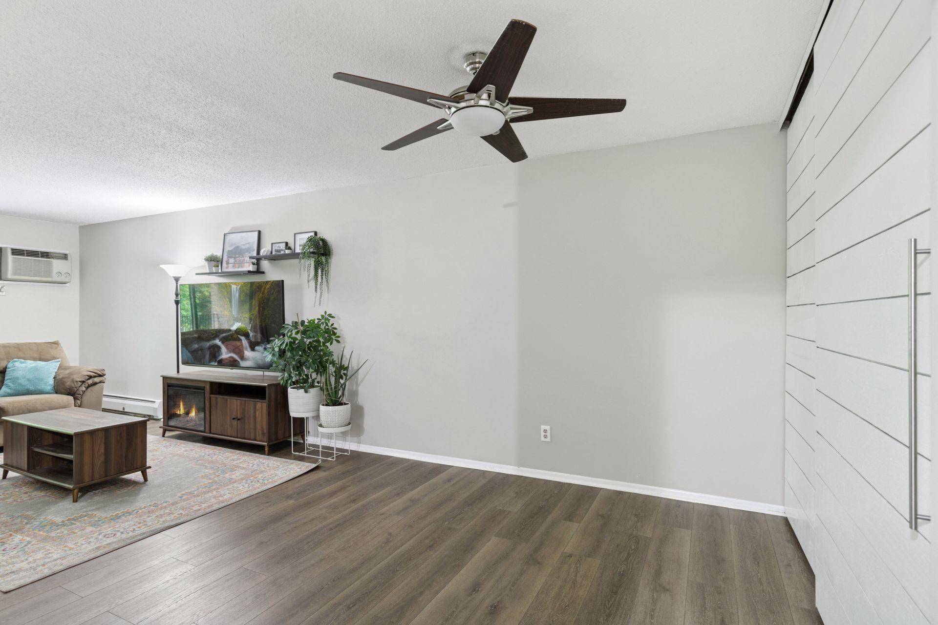 Eagan, MN 55122,1903 Silver Bell RD #314
