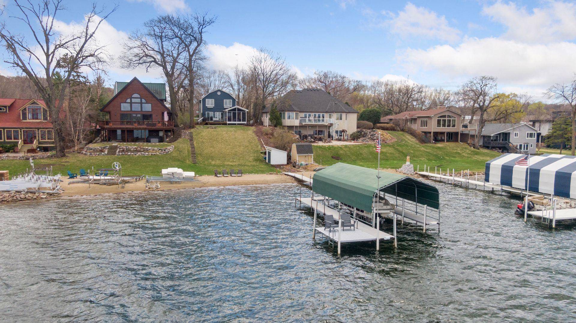 Tonka Bay, MN 55331,10 Woodlane ST
