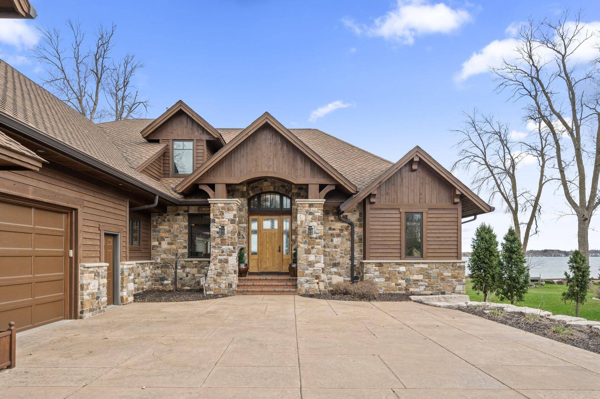 Forest Lake, MN 55025,623 N Shore DR