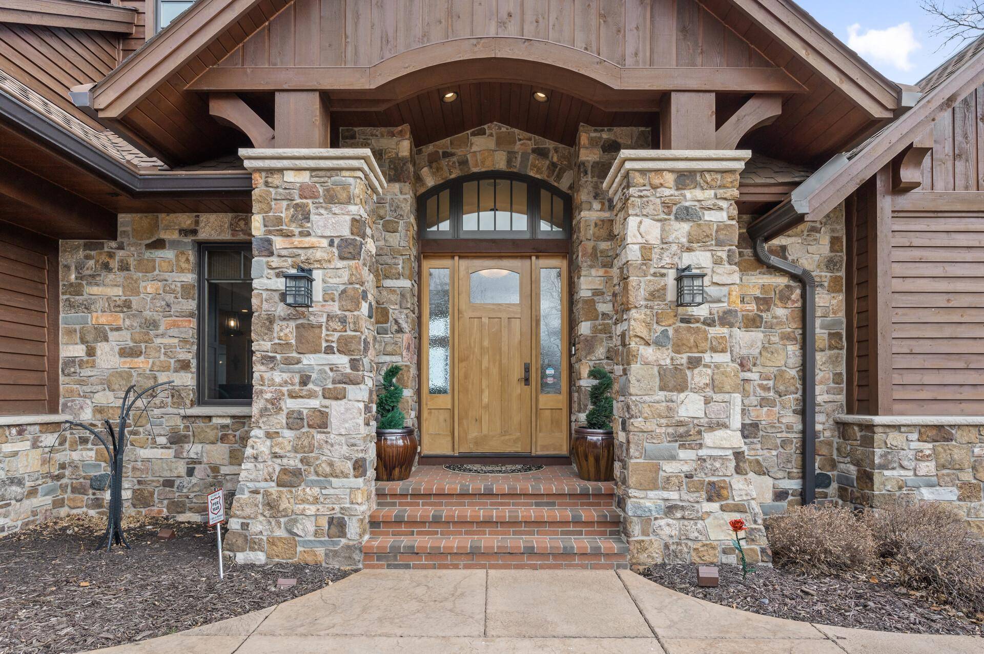 Forest Lake, MN 55025,623 N Shore DR