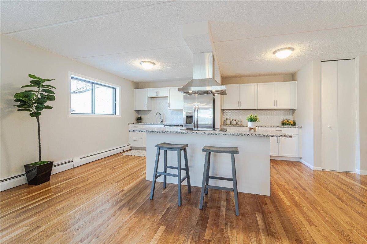 Minnetonka, MN 55305,10411 Cedar Lake RD #219