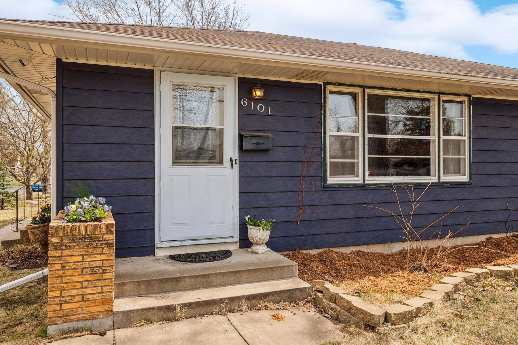 Edina, MN 55424,6101 Wooddale AVE