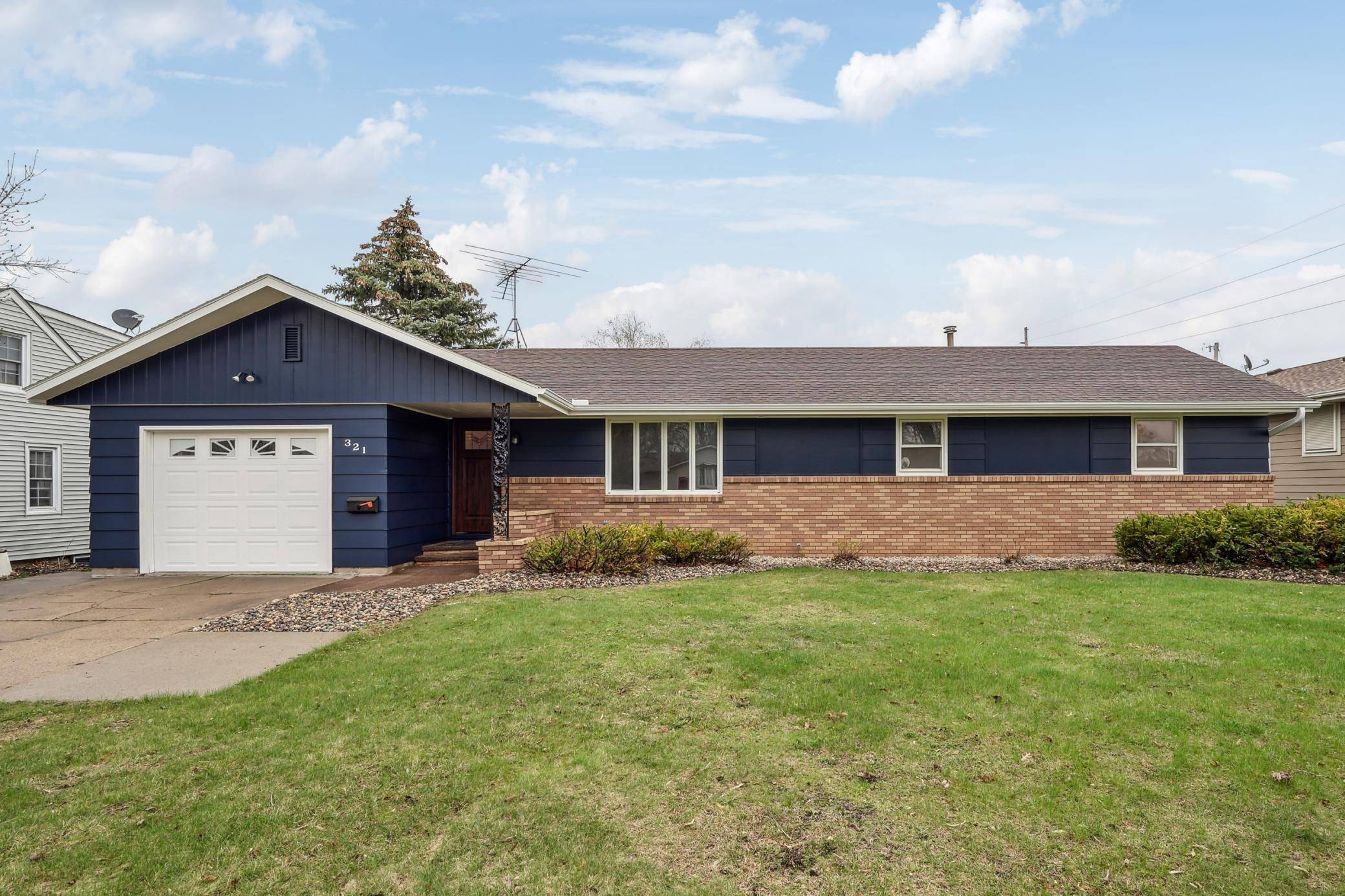 Belle Plaine, MN 56011,321 N Ash ST