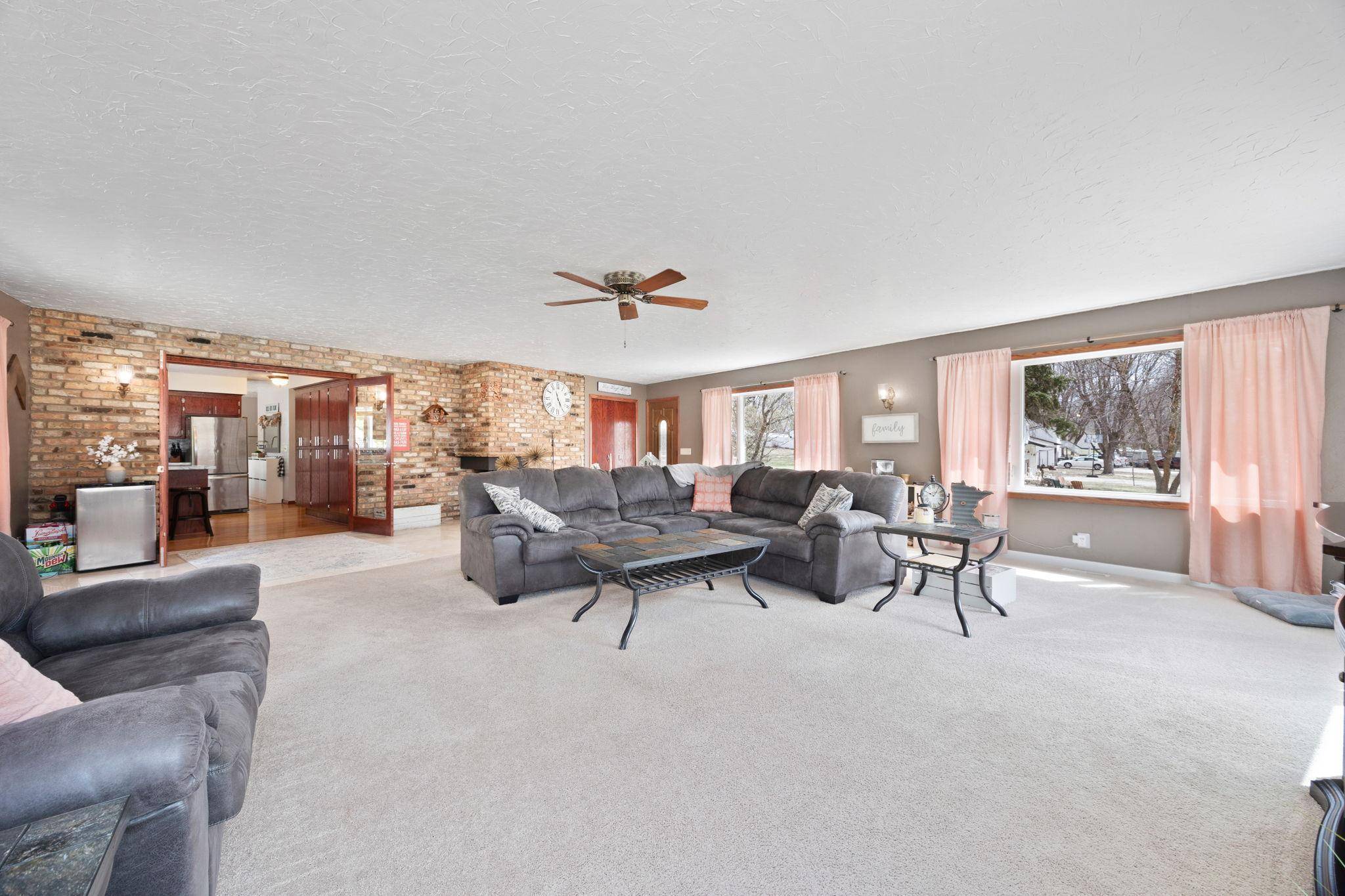 Hutchinson, MN 55350,165 5th AVE NW