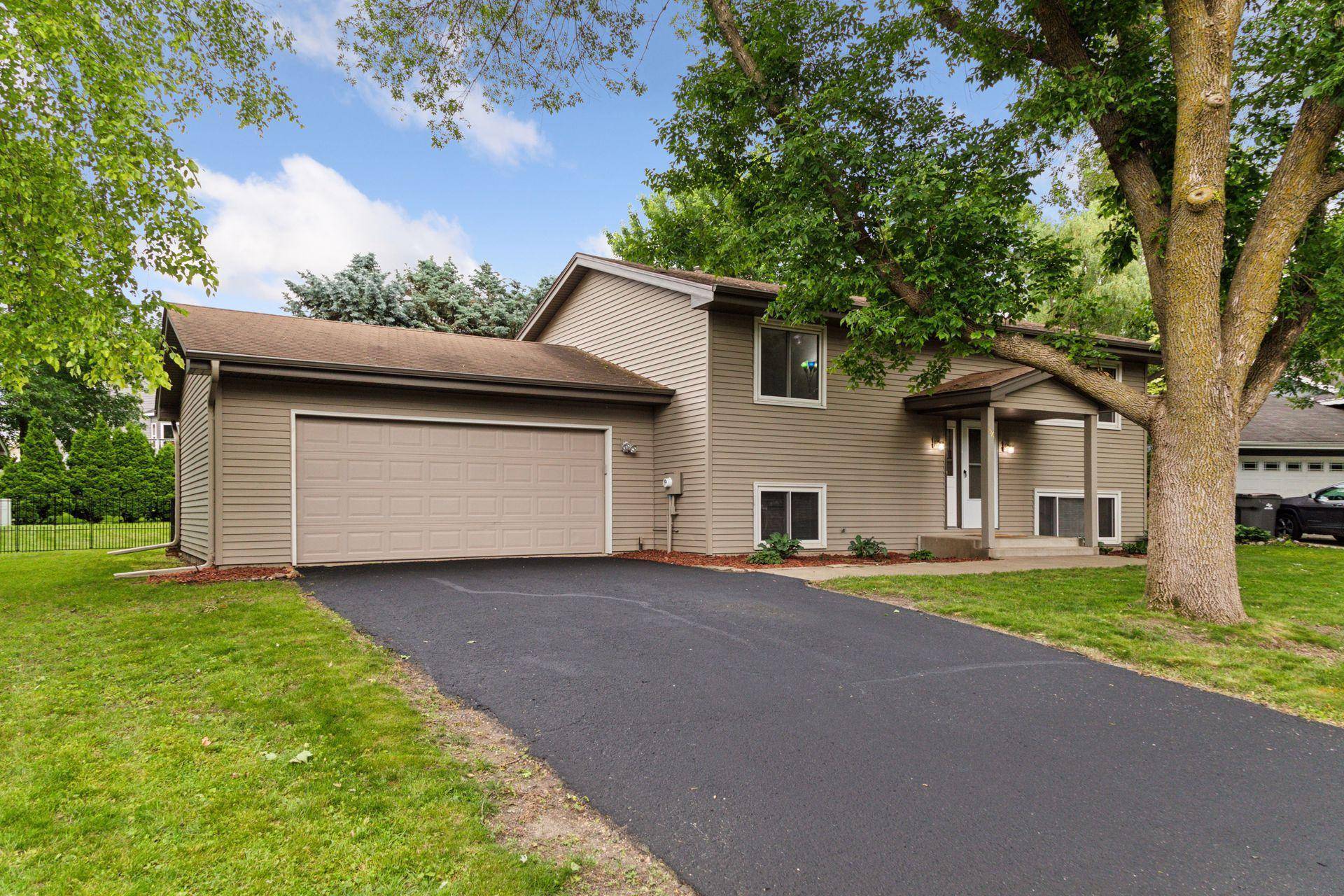 Waconia, MN 55387,156 Carver SQ