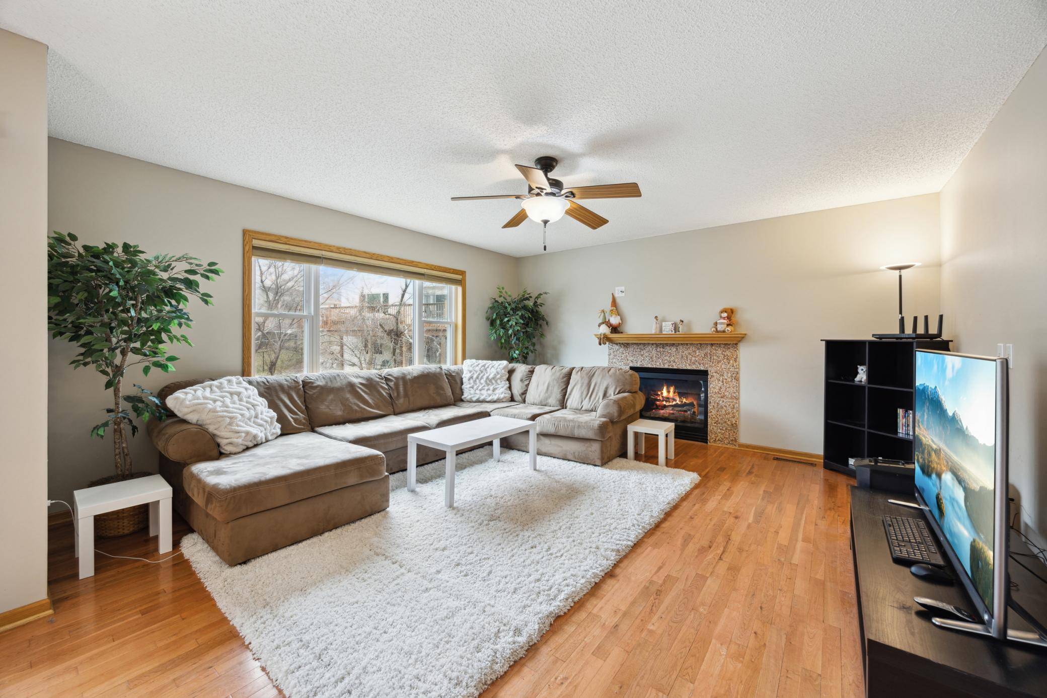 Woodbury, MN 55125,640 Falcon Ridge RD