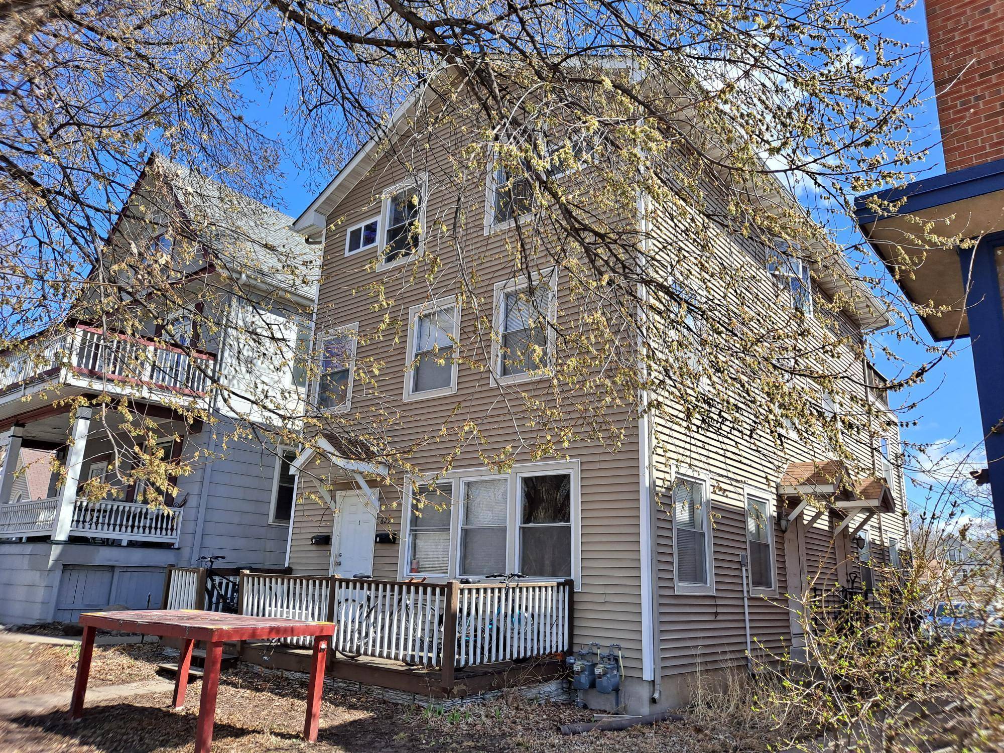 Minneapolis, MN 55414,629 Oak ST SE