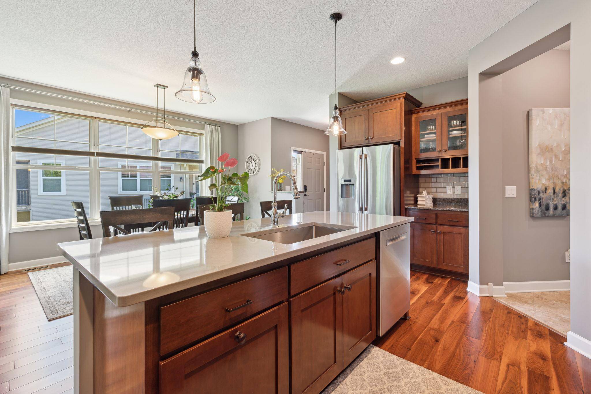 Woodbury, MN 55129,10704 Knollwood LN