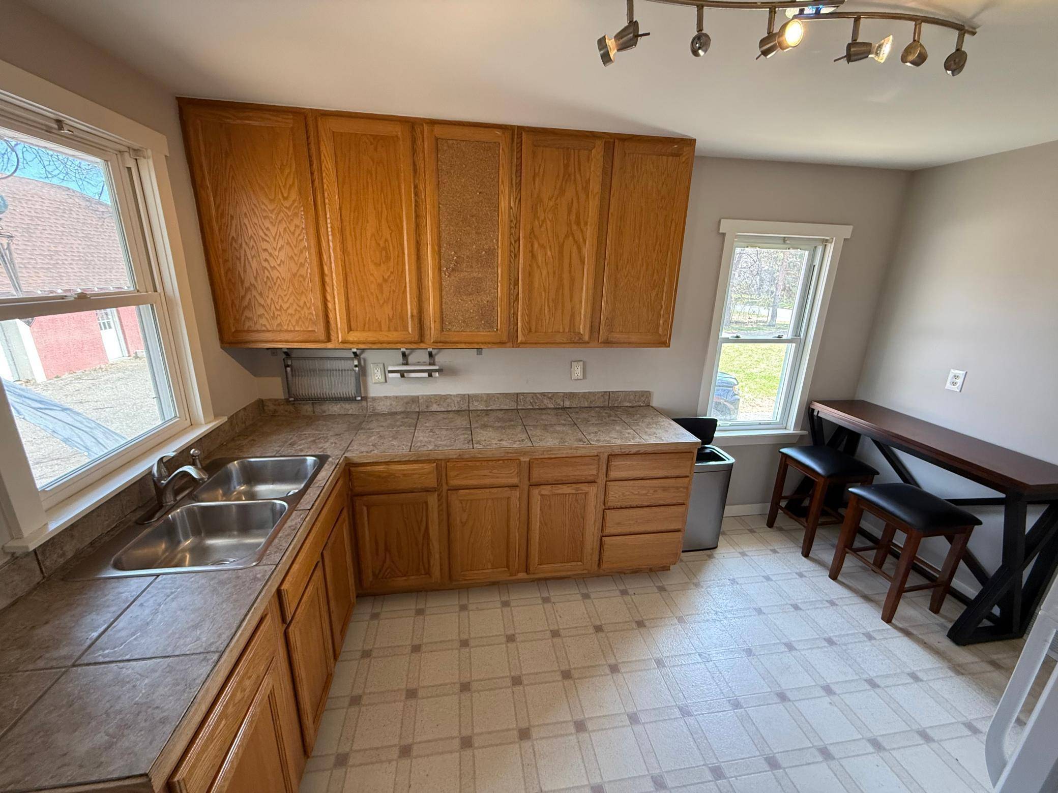 Brooklyn Park, MN 55444,924 81st AVE N