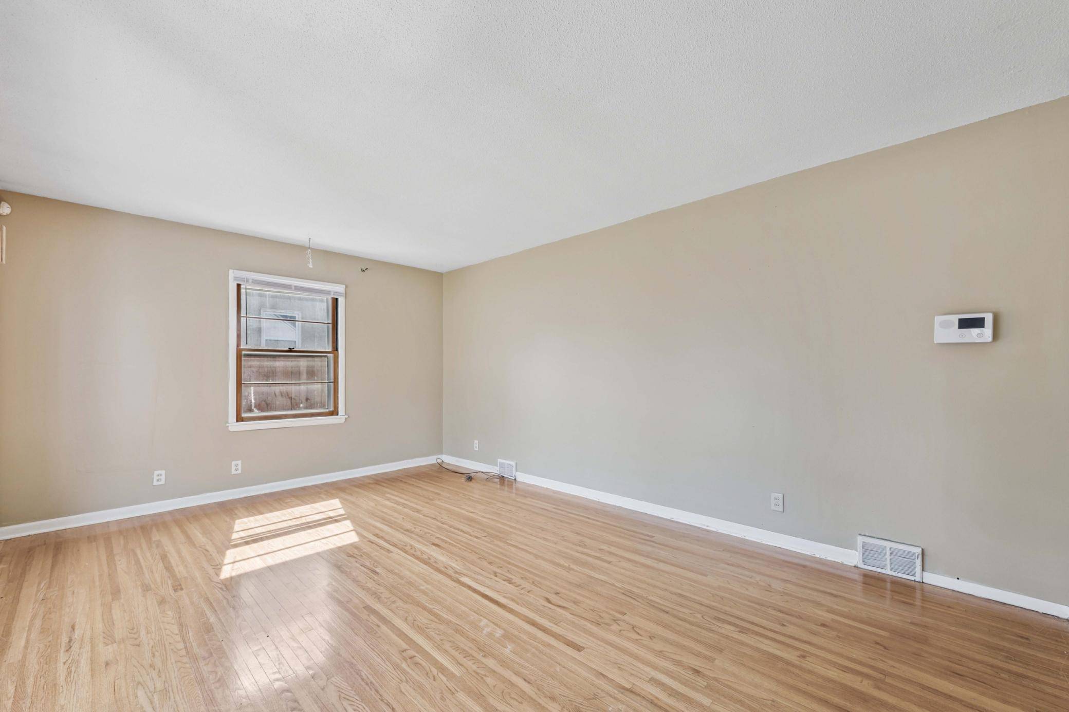 Maplewood, MN 55109,1212 Lealand RD E