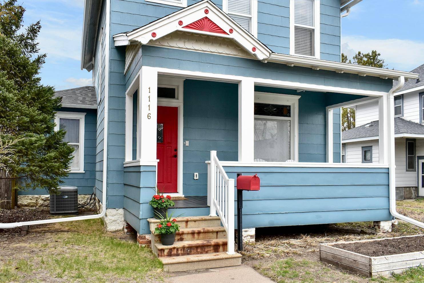 Winona, MN 55987,1116 W Mark ST