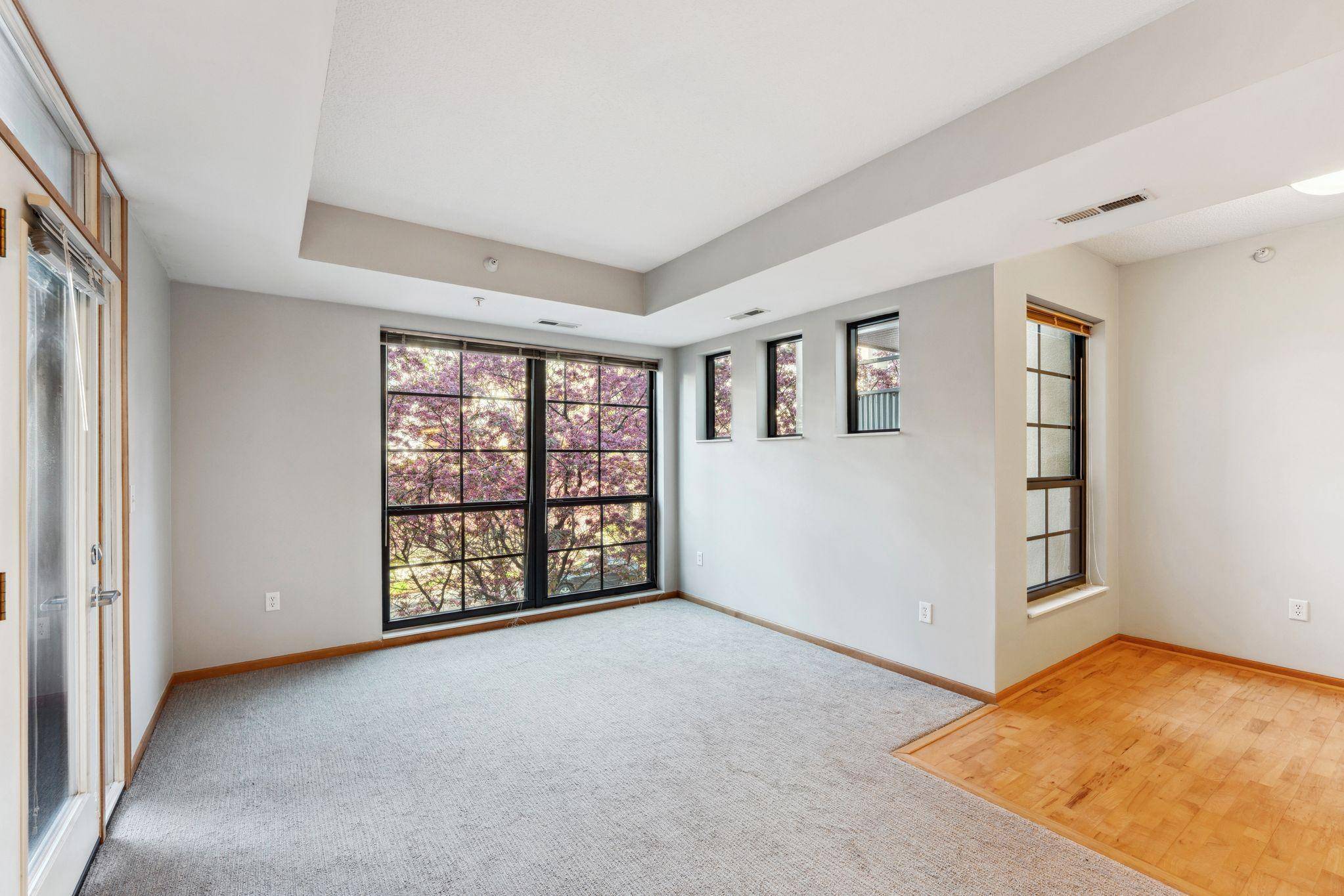 Saint Paul, MN 55114,825 Berry ST #201