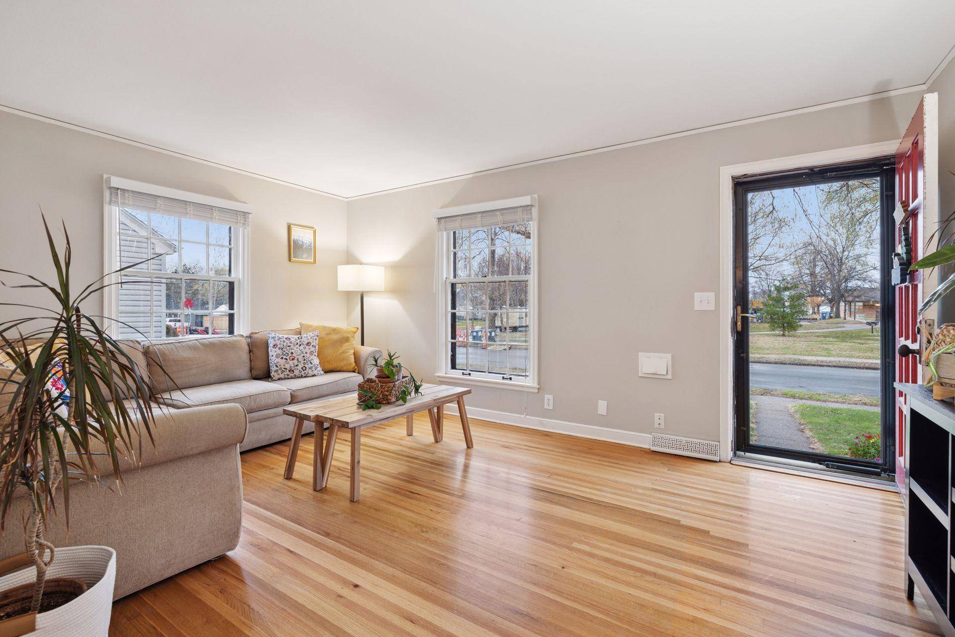 Minneapolis, MN 55417,3916 E 55th ST