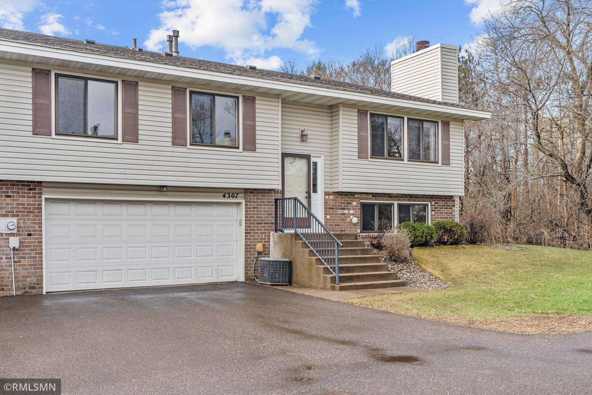 Vadnais Heights, MN 55127,4307 Evergreen DR