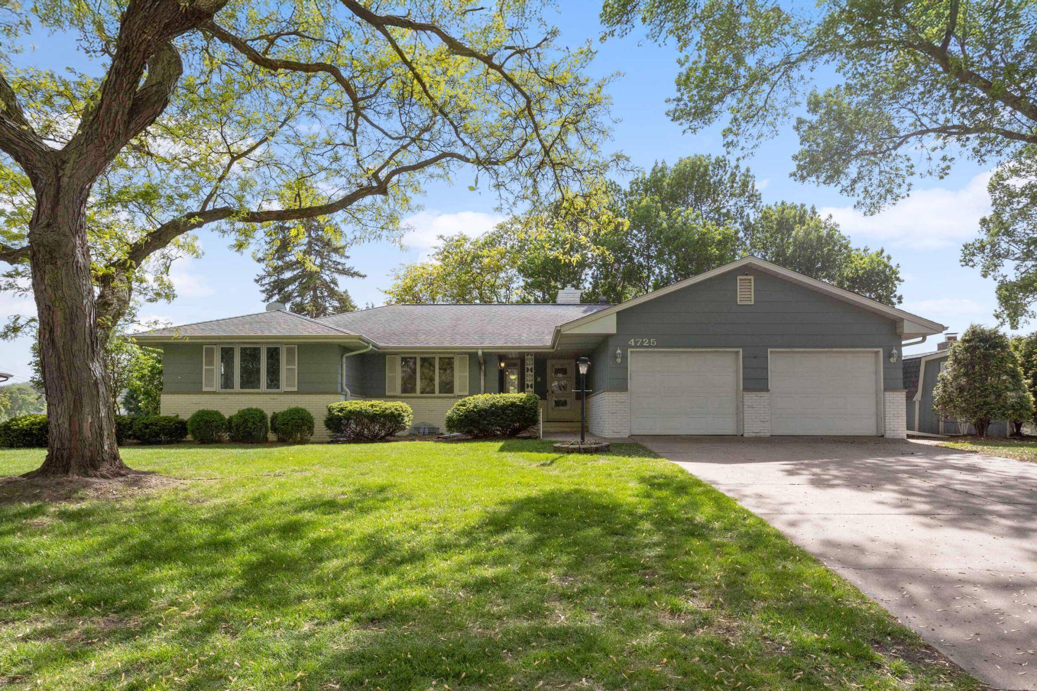 Edina, MN 55435,4725 Hibiscus AVE