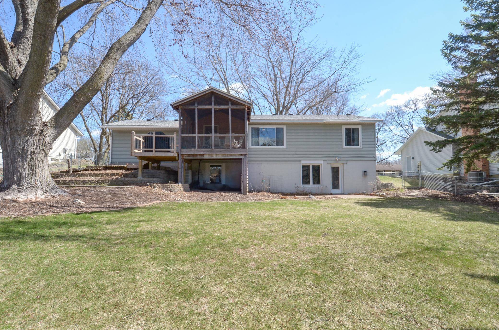 Maple Grove, MN 55369,10557 Wellington LN N