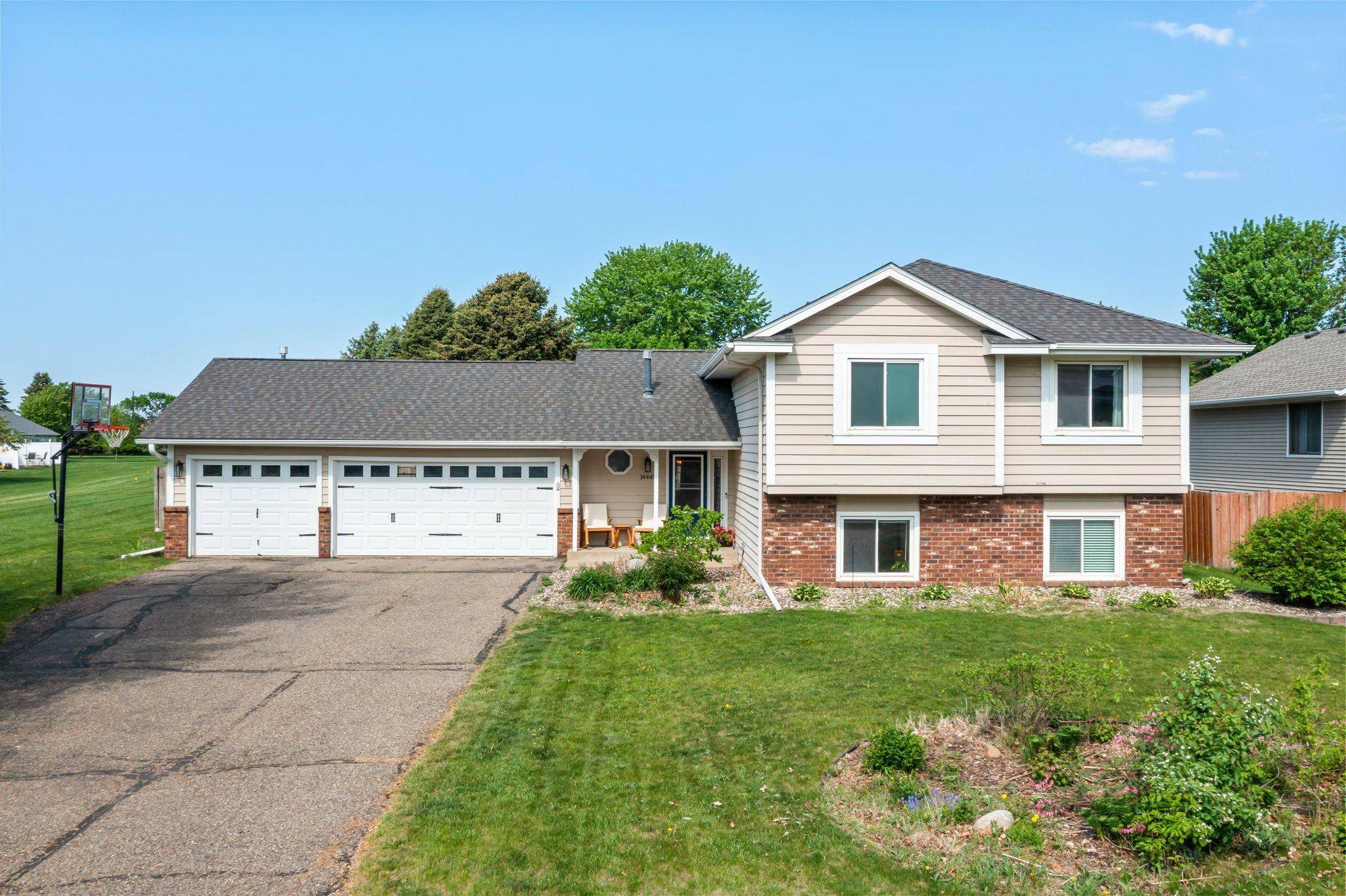 Apple Valley, MN 55124,14445 Europa AVE