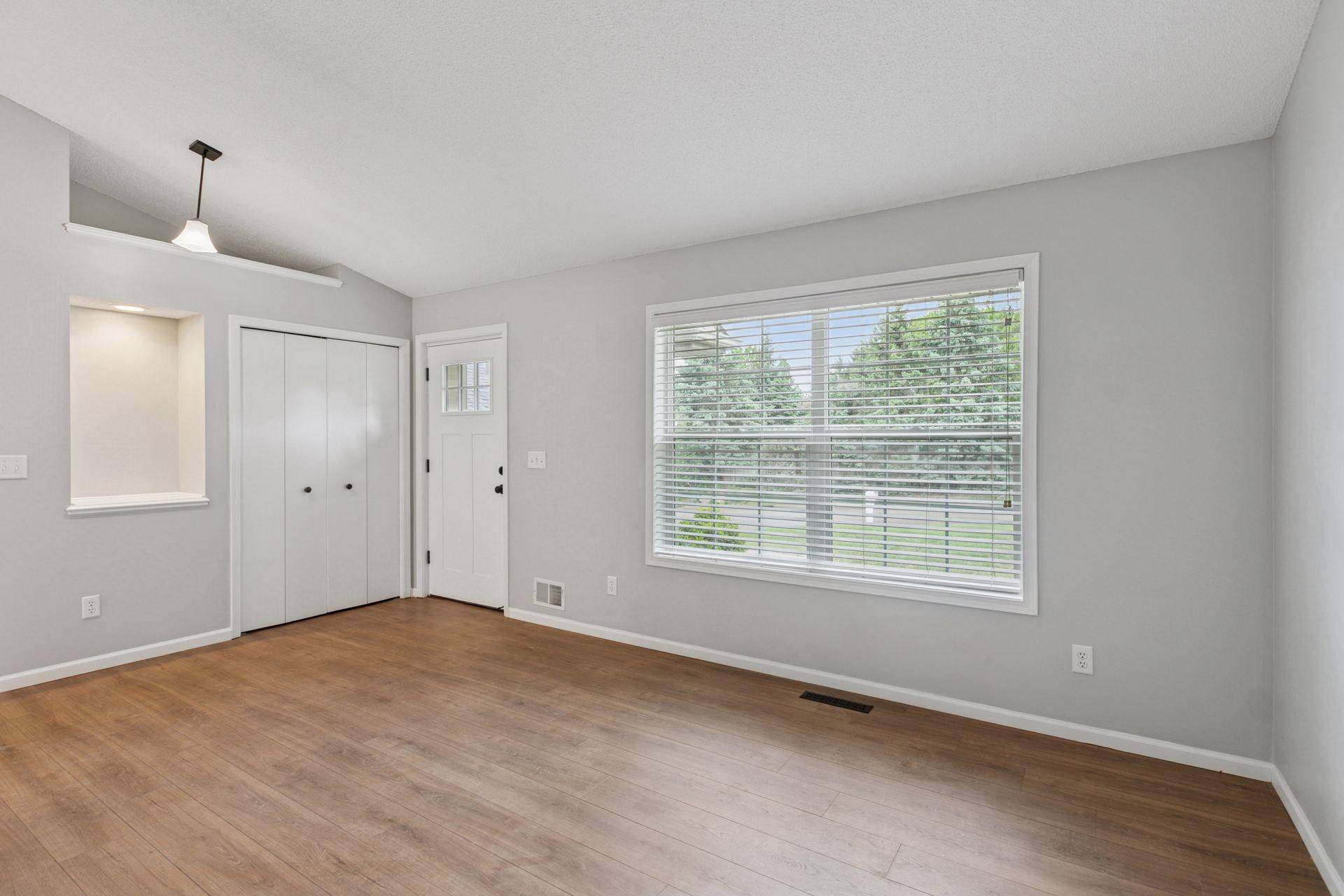 Maplewood, MN 55119,2384 Schaller DR E