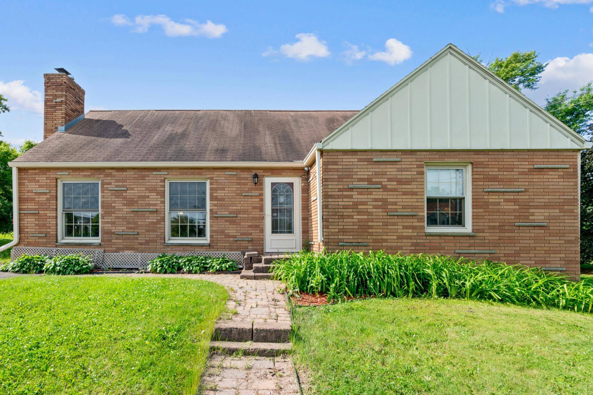 Maplewood, MN 55109,1272 County Road D CIR E