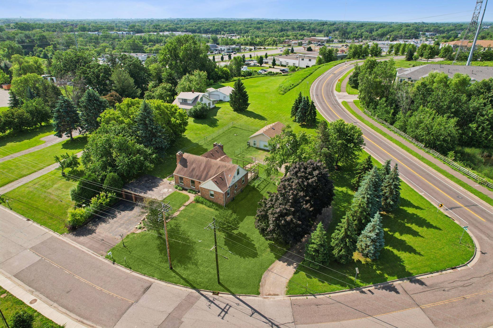 Maplewood, MN 55109,1272 County Road D CIR E