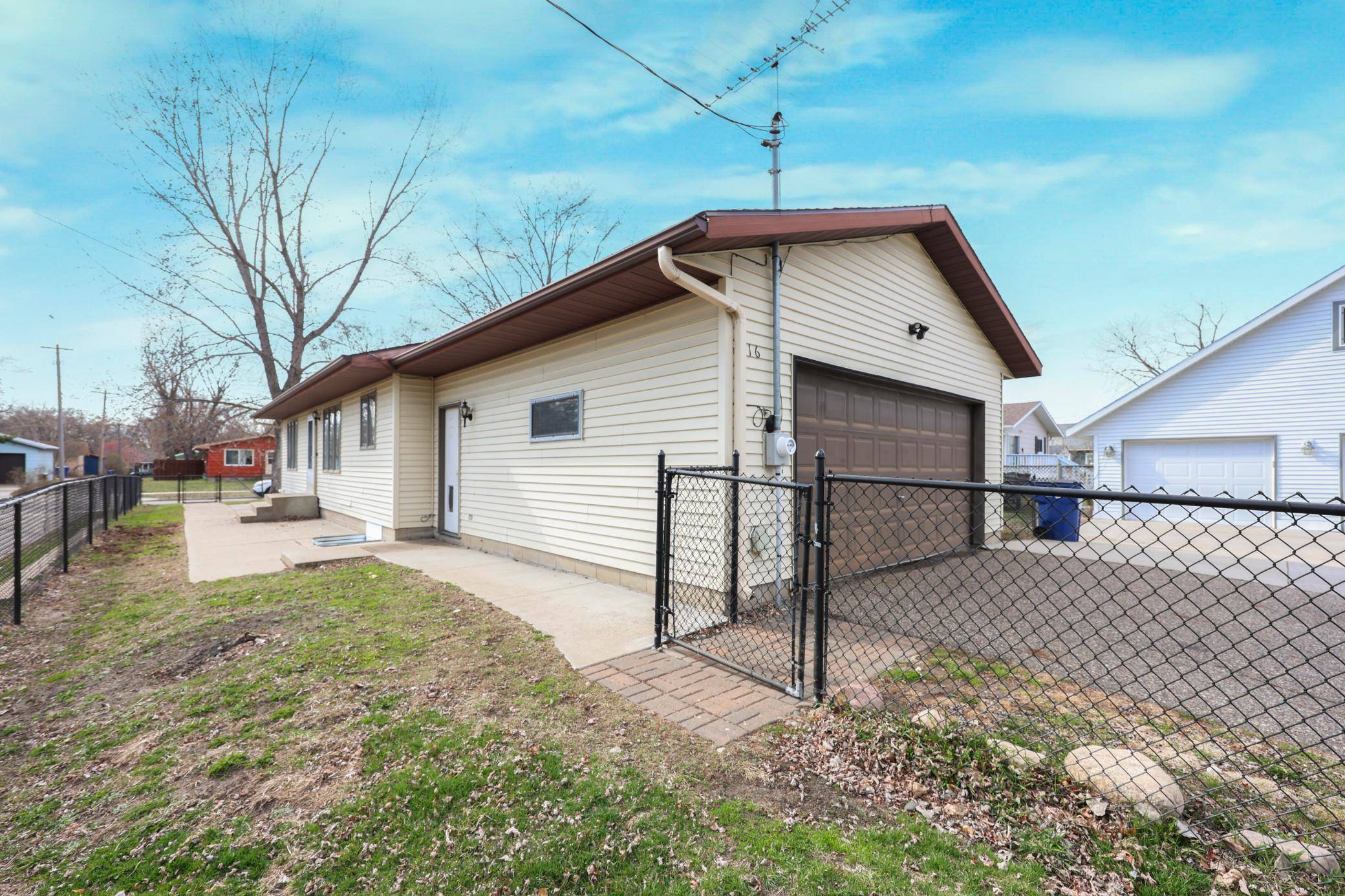 Saint Cloud, MN 56303,816 32nd AVE N