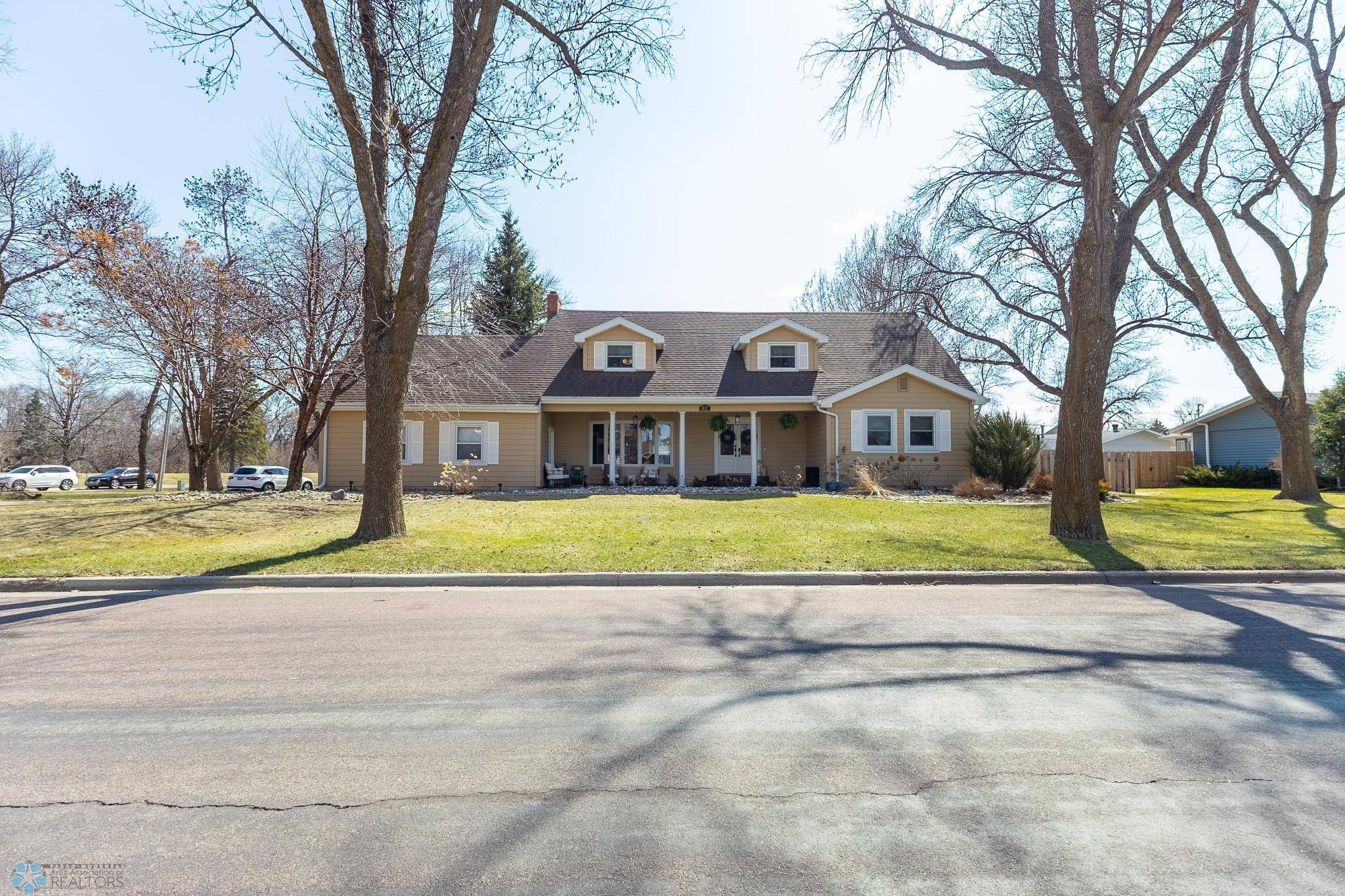 Fargo, ND 58103,822 Southwood DR S