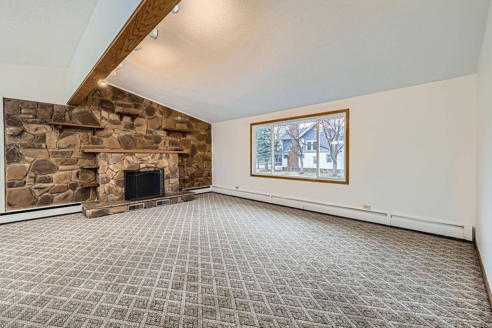Newport, MN 55055,589 4th AVE