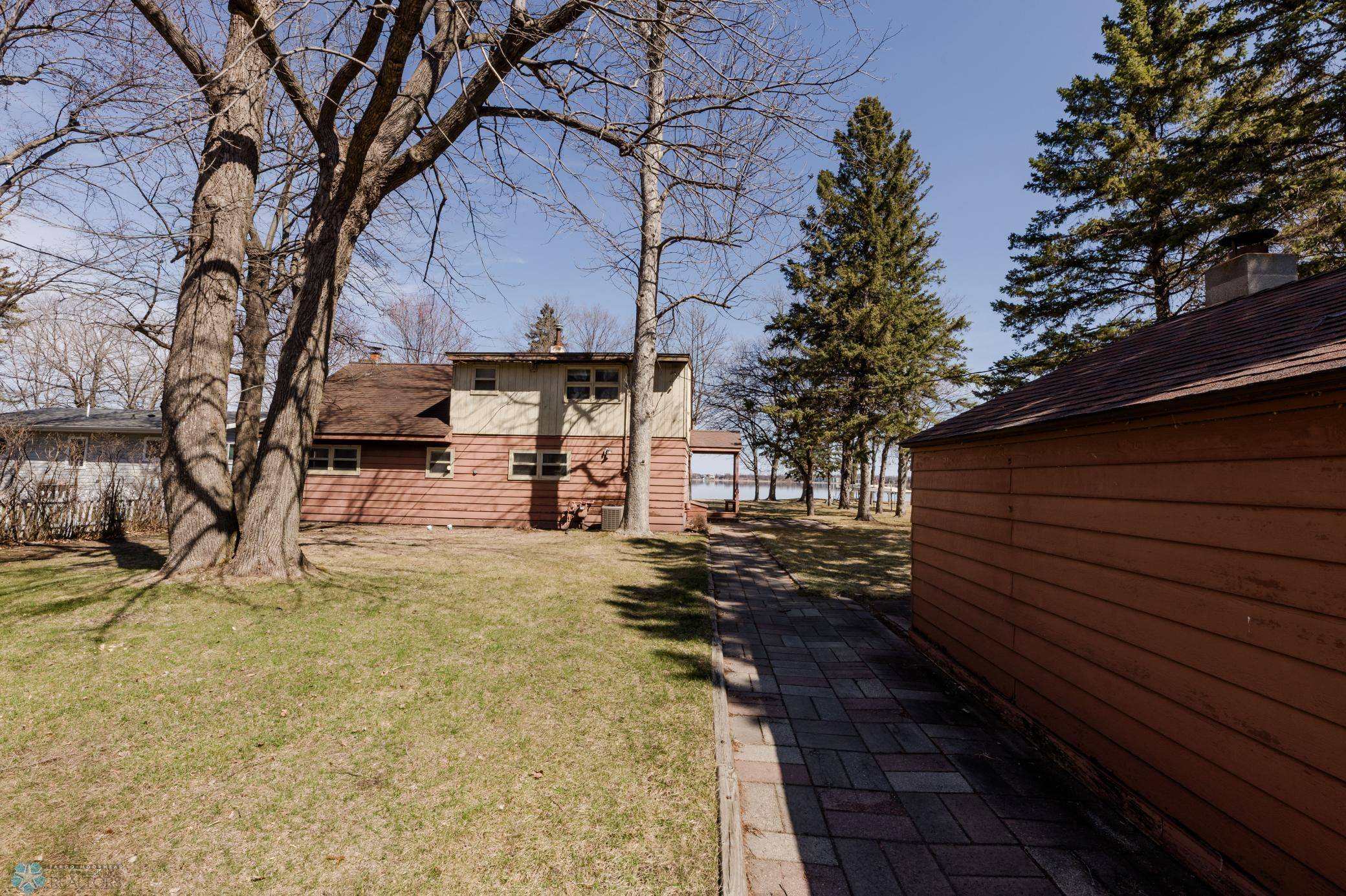 Detroit Lakes, MN 56501,416 Shorewood DR