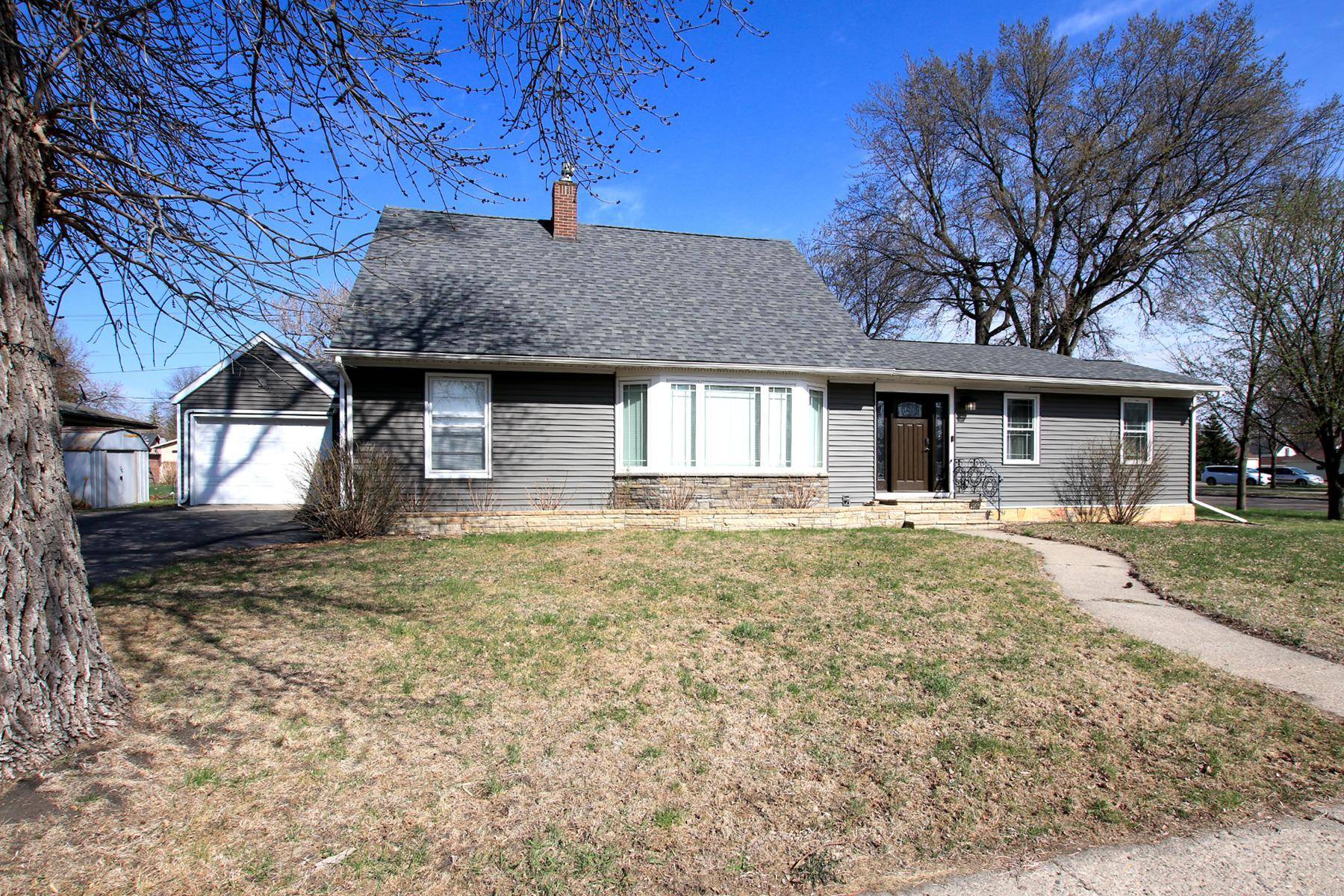 Olivia, MN 56277,311 10th ST S