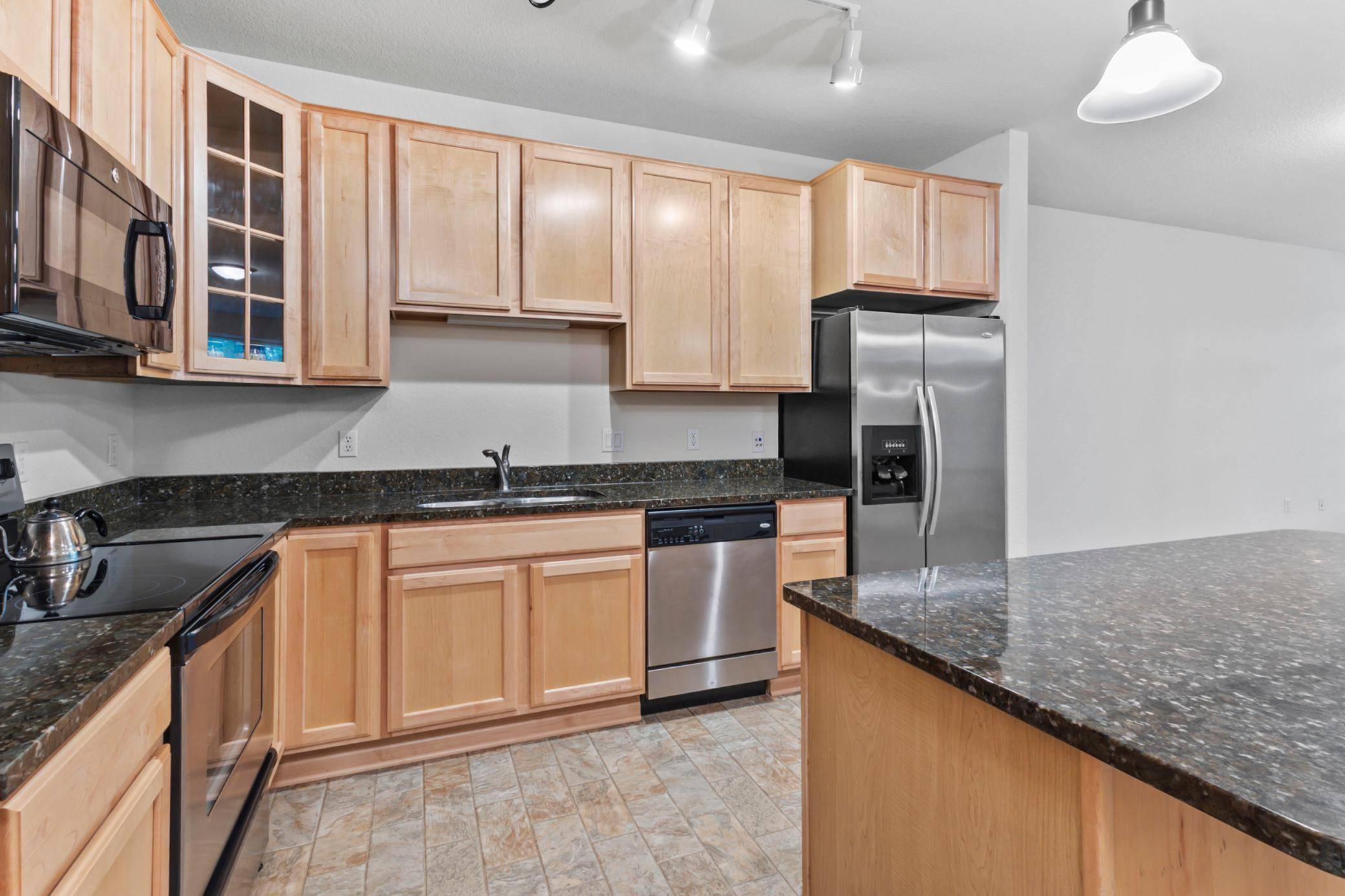 Edina, MN 55439,7100 Metro BLVD #116