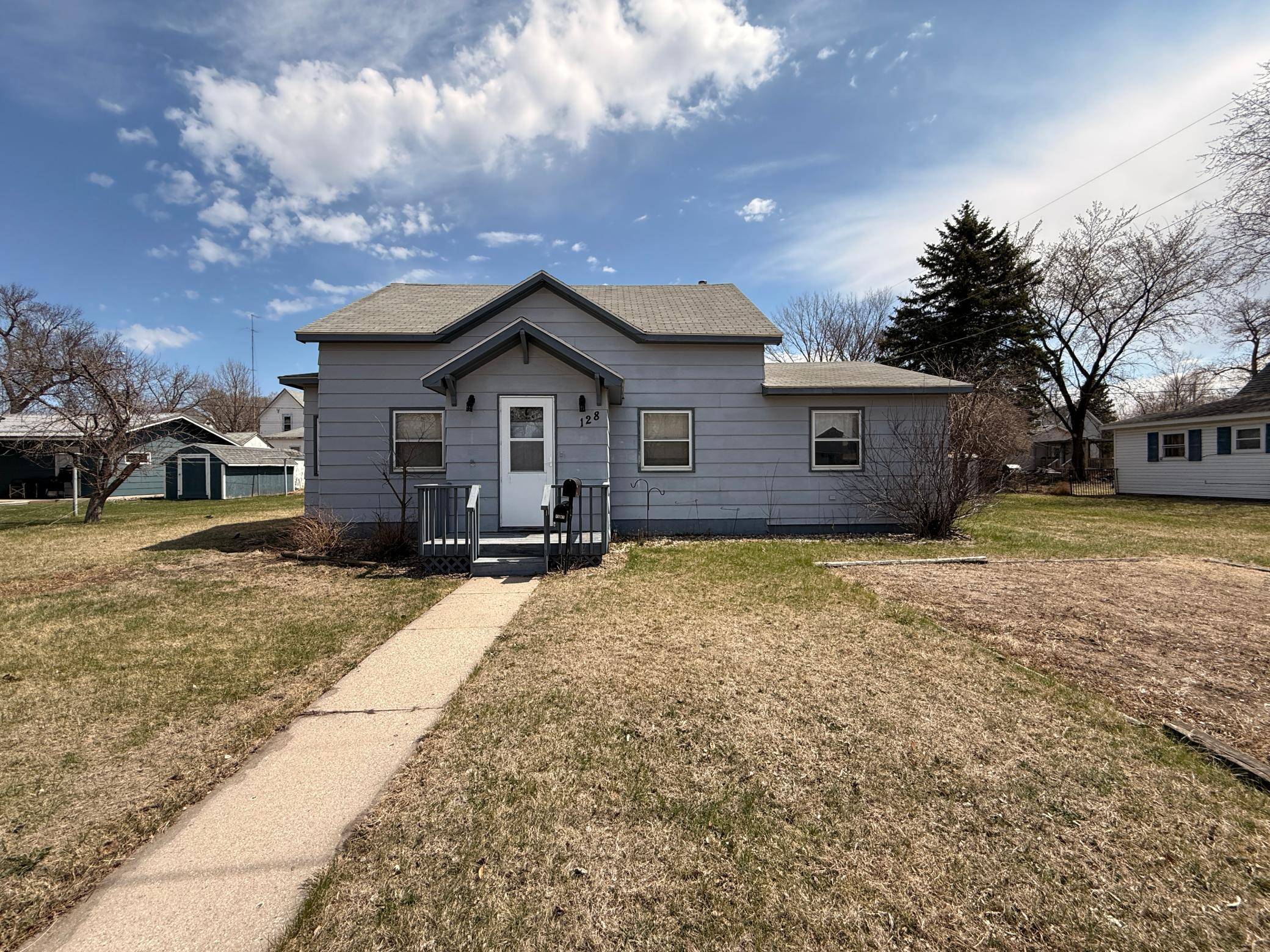 Appleton, MN 56208,128 S Munsterman ST