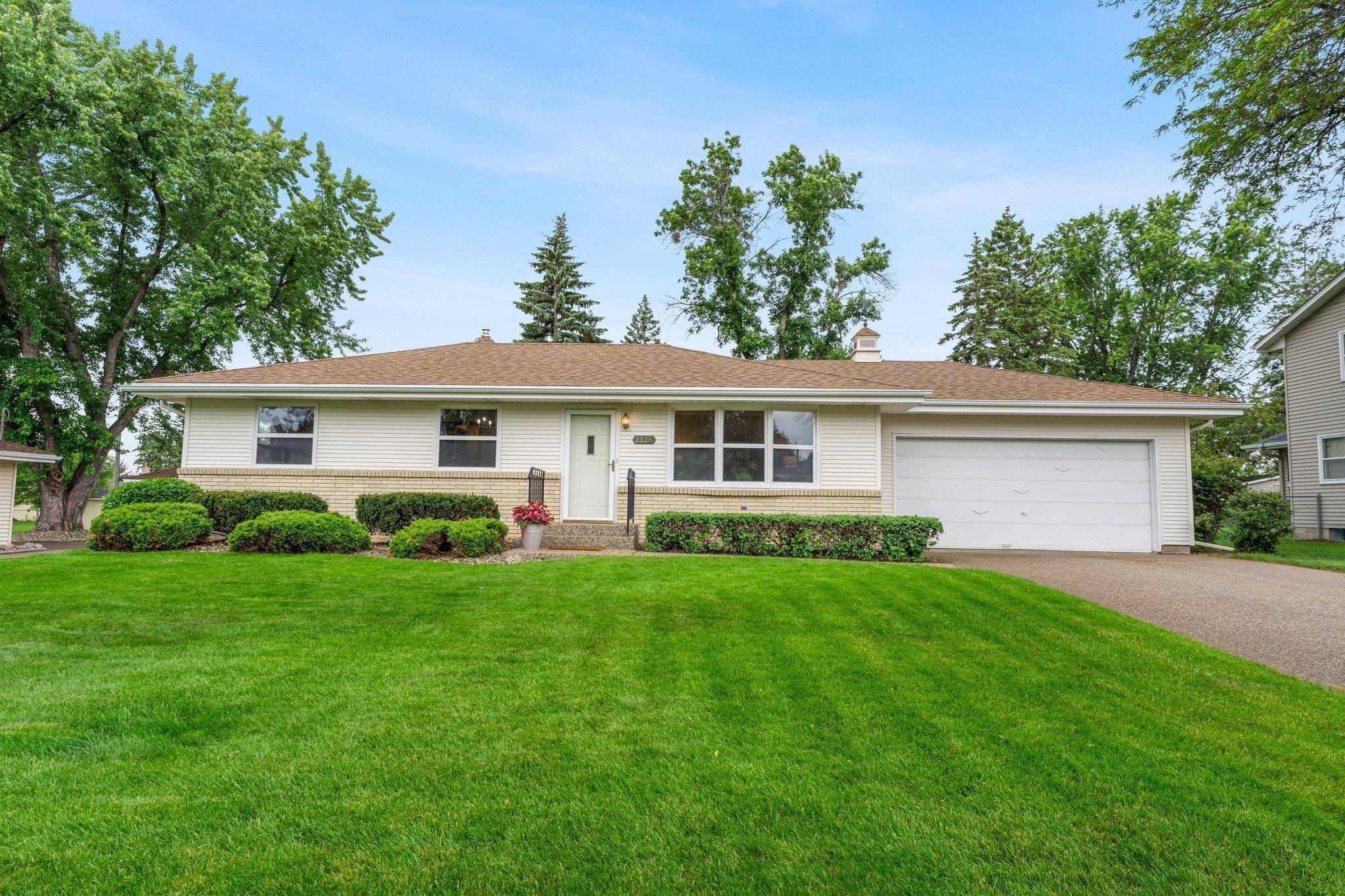 Maplewood, MN 55109,2126 Mapleview AVE