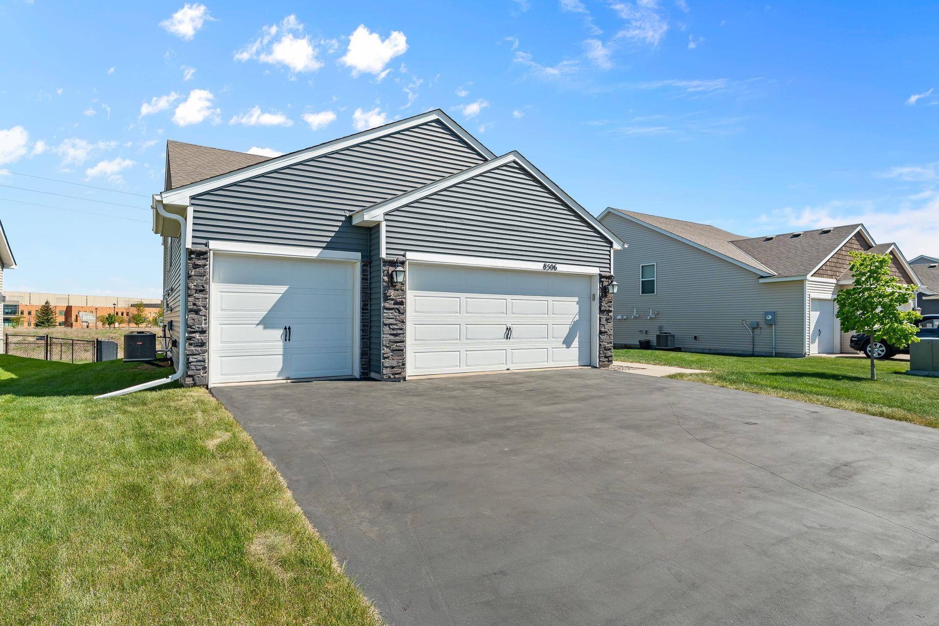Woodbury, MN 55129,8506 Titanium CIR