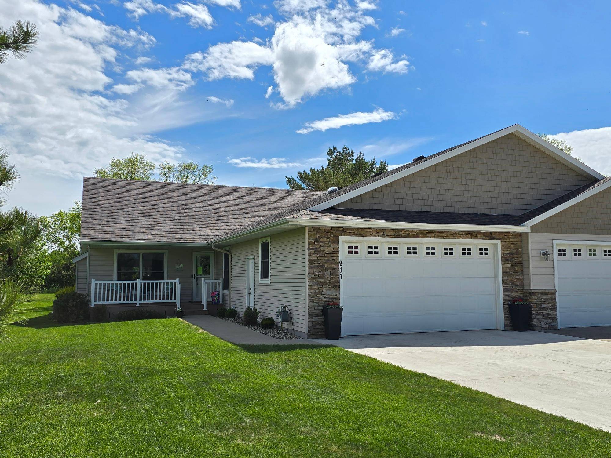 Detroit Lakes, MN 56501,917 Lake Forest CIR