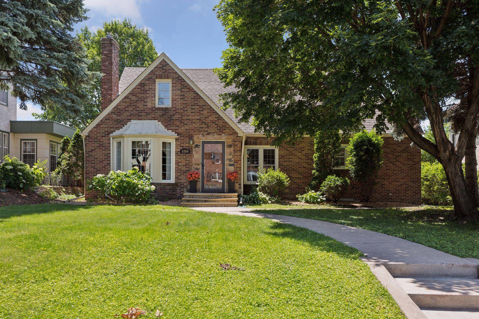 Saint Paul, MN 55116,1804 Pinehurst AVE