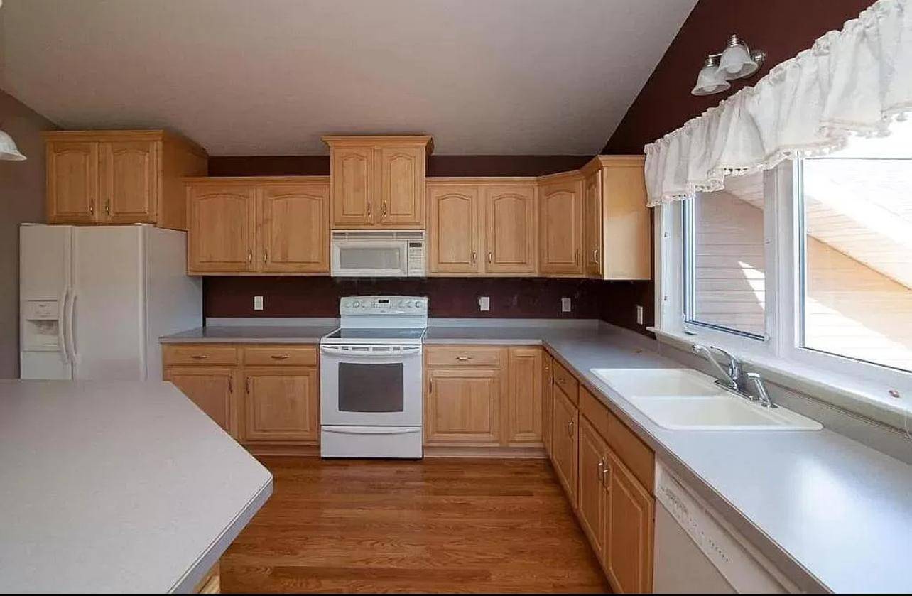 Detroit Lakes, MN 56501,717 S Shore DR