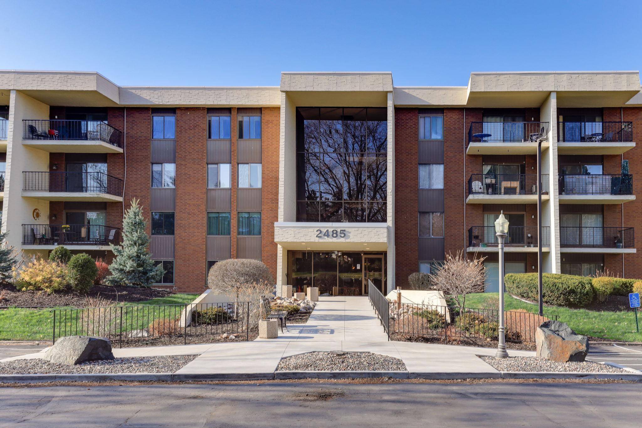 Maplewood, MN 55119,2485 Londin LN E #422