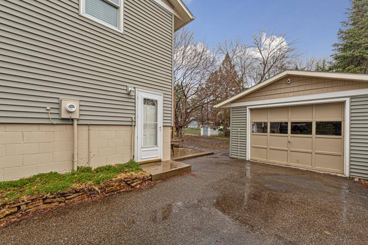 Faribault, MN 55021,1401 Autumn DR