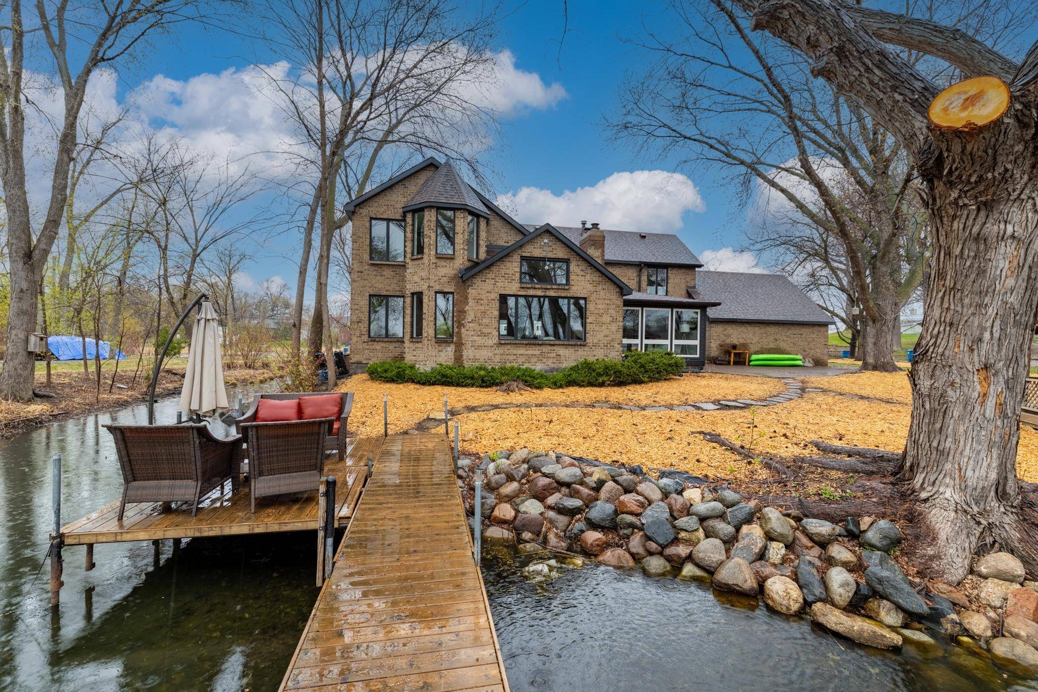 Medicine Lake, MN 55441,211 Peninsula RD