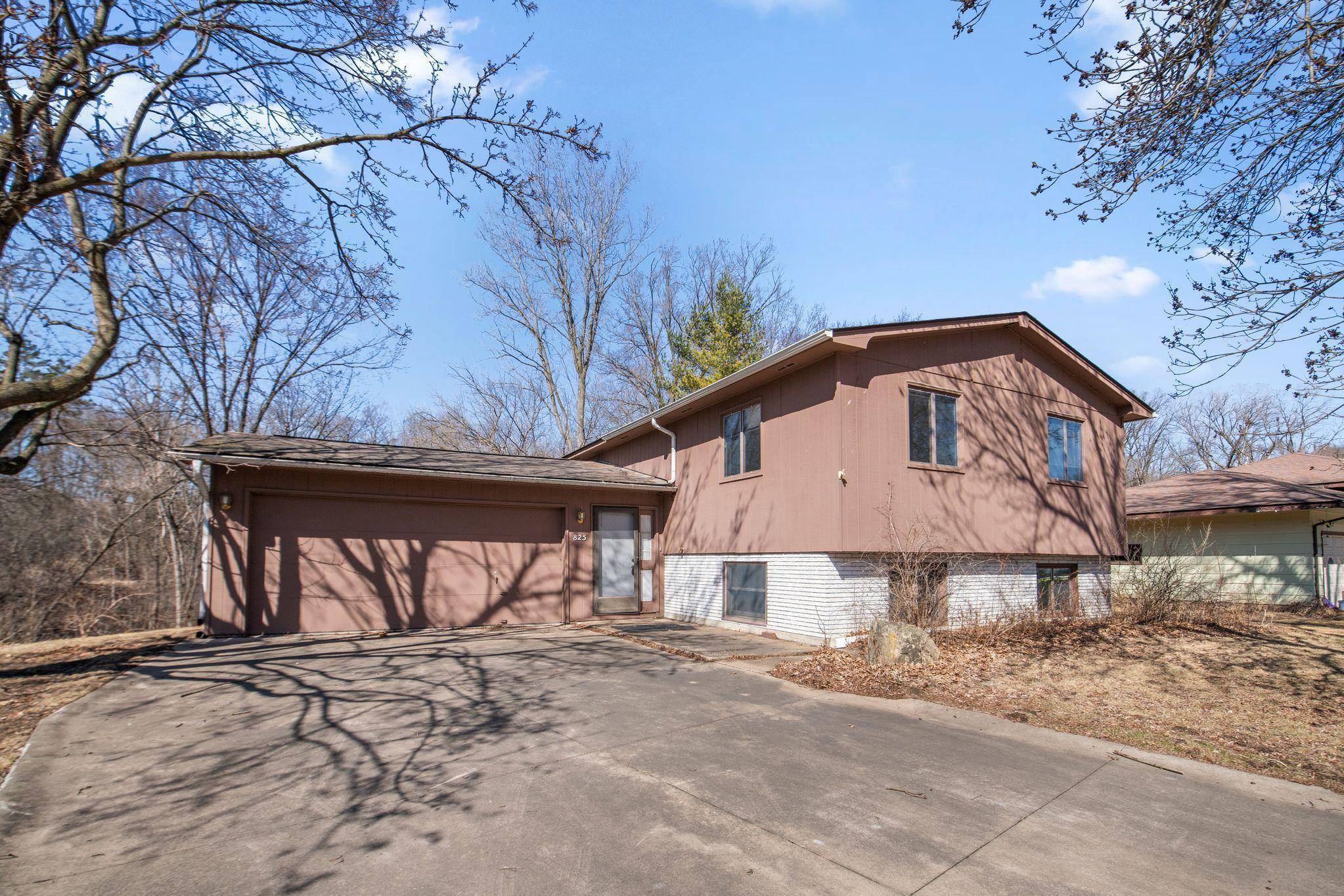 Winona, MN 55987,825 Hickory LN