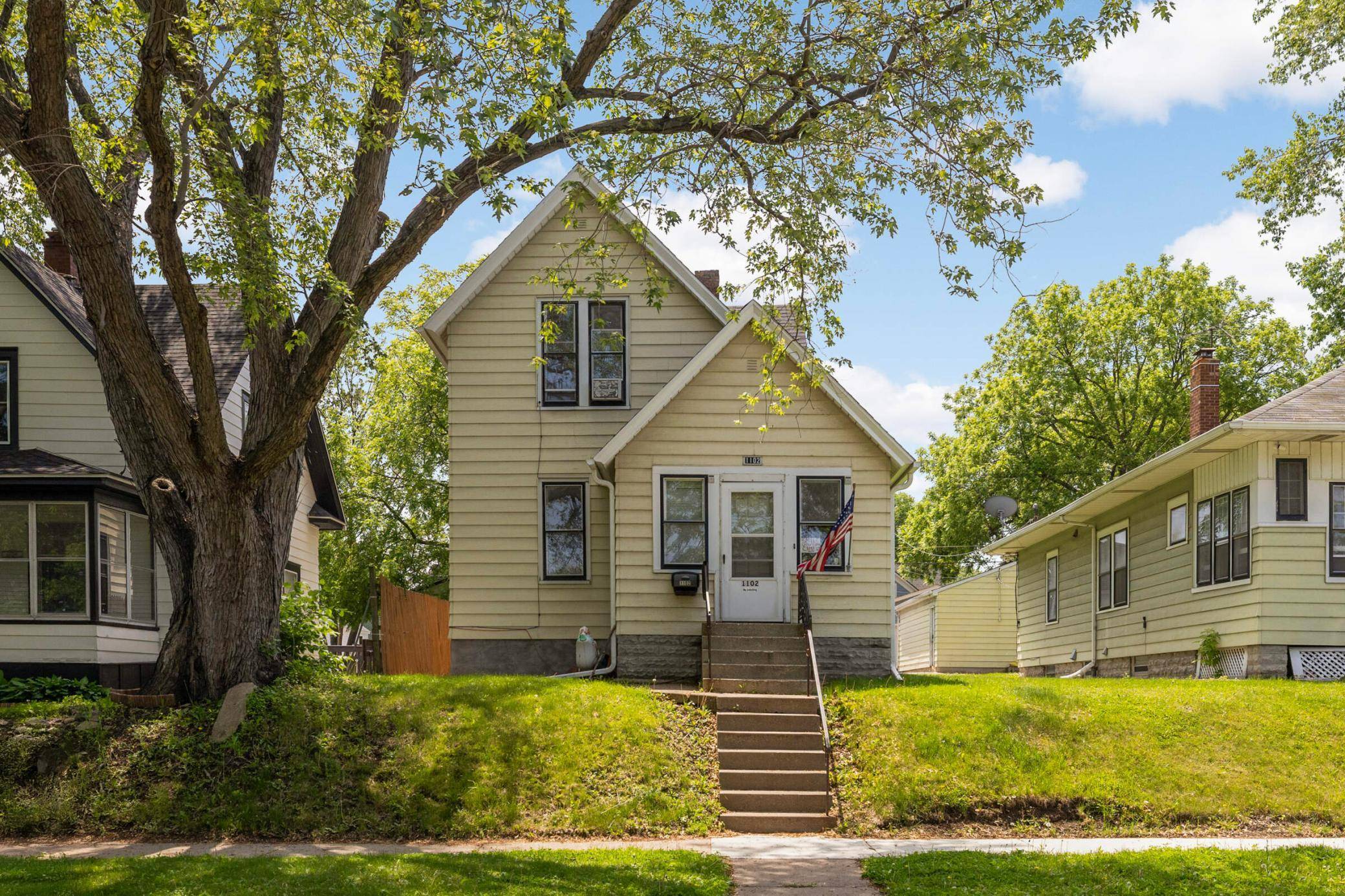 Saint Paul, MN 55106,1102 Pacific ST