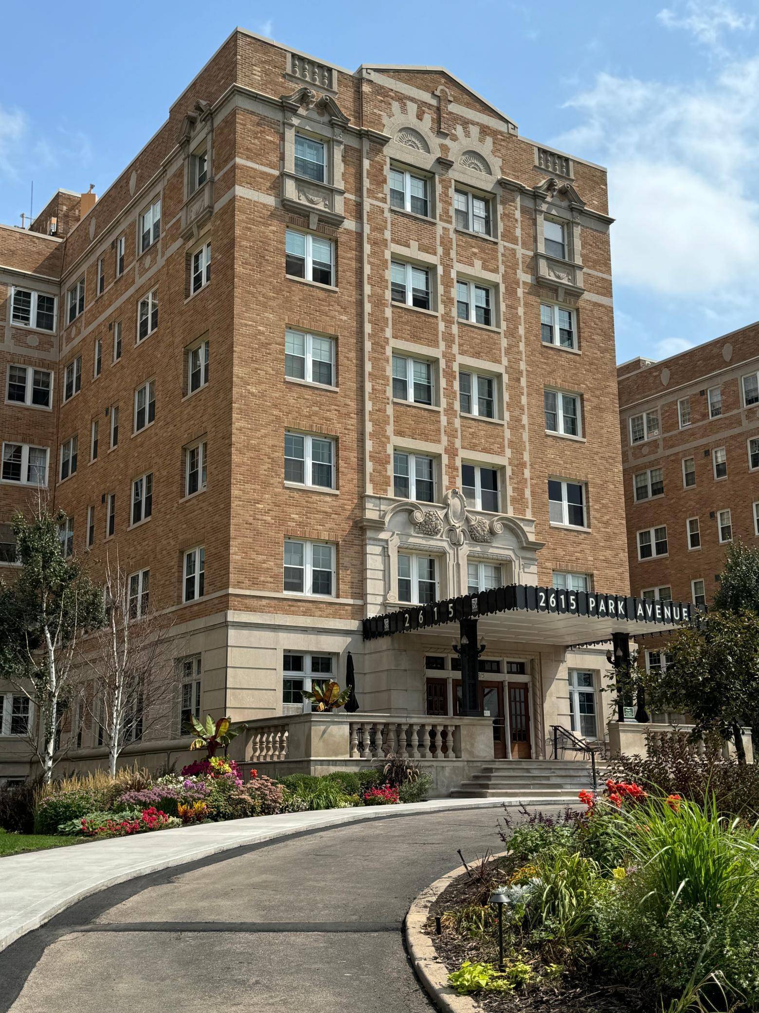 Minneapolis, MN 55407,2615 Park AVE #214