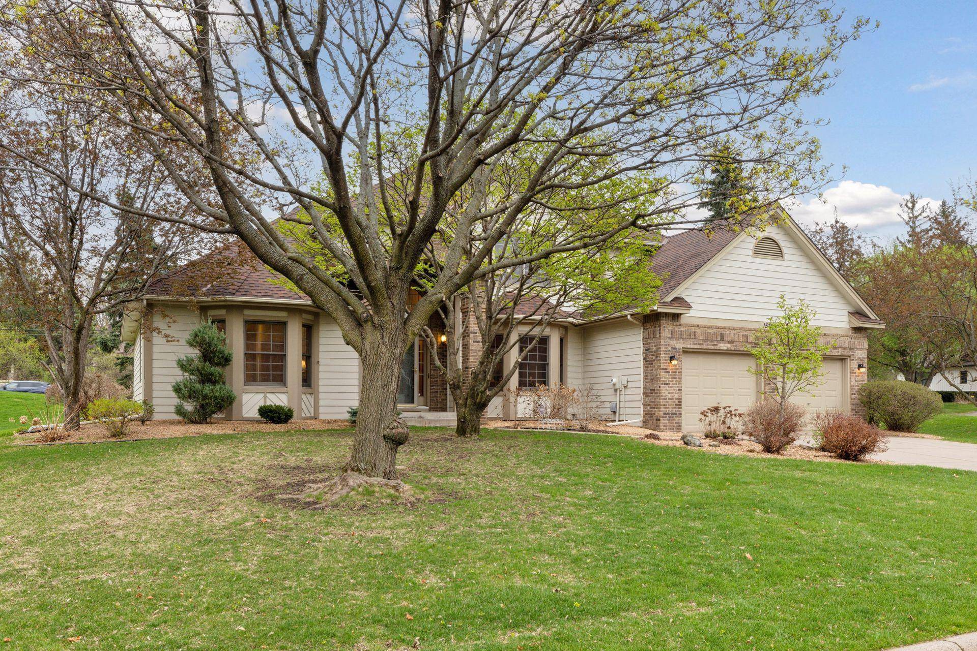 Mendota Heights, MN 55118,1570 Park CIR
