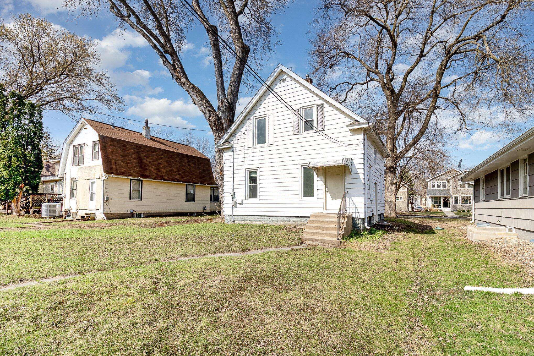 Minneapolis, MN 55414,1040 26th AVE SE