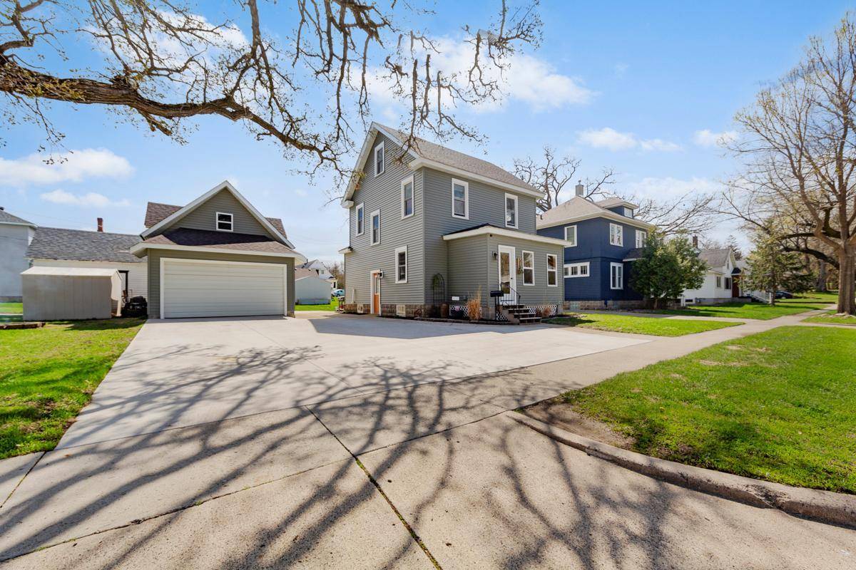 Owatonna, MN 55060,513 S Walnut AVE