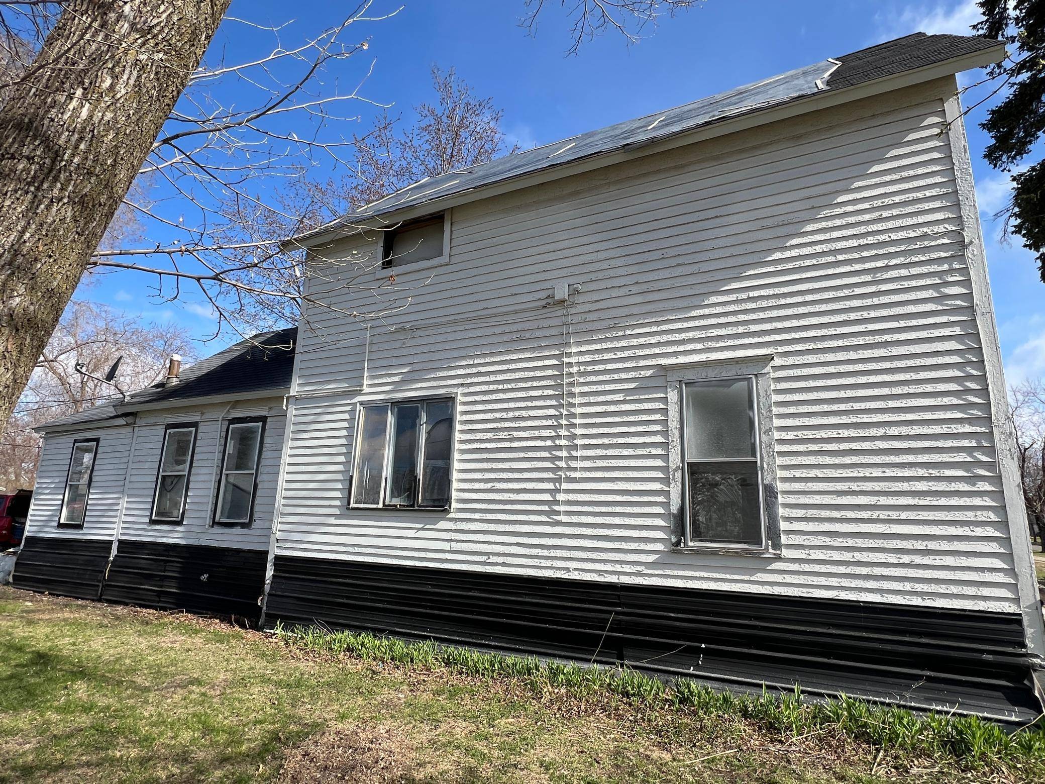 Little Falls, MN 56345,407 2nd ST NE