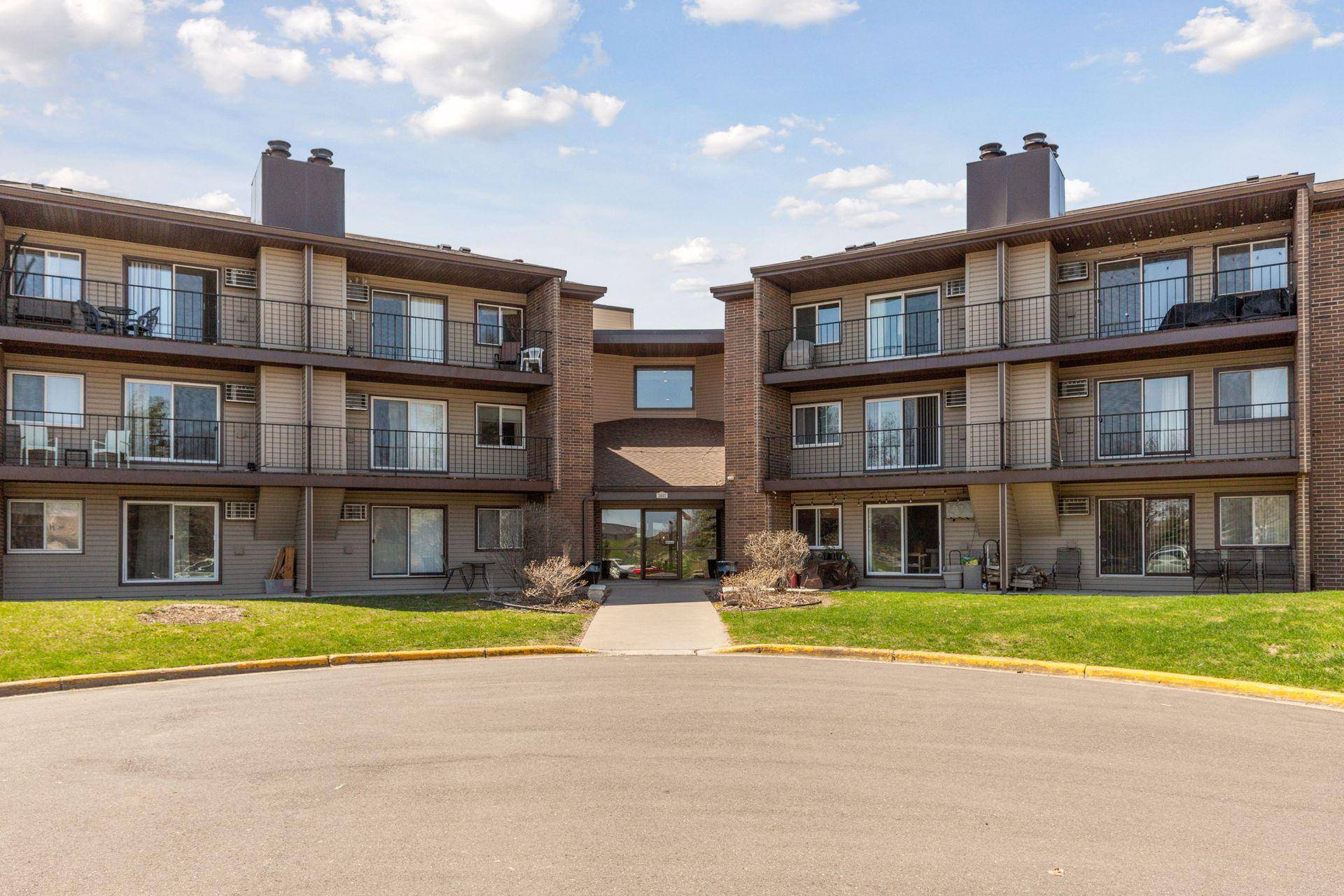 Eagan, MN 55123,3440 Golfview DR #124