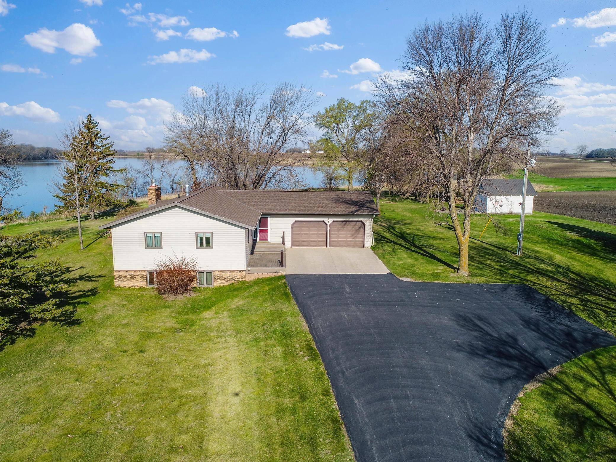 Morris, MN 56267,19447 County Road 1