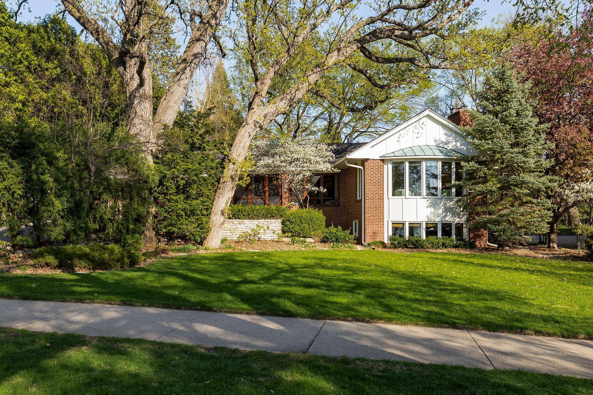 Minneapolis, MN 55419,4721 E Lake Harriet Pkwy